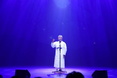 광천 출신 소리꾼 장사익, 고향 무대서 독립정신 노래해… ‘광복음악회’ 성료